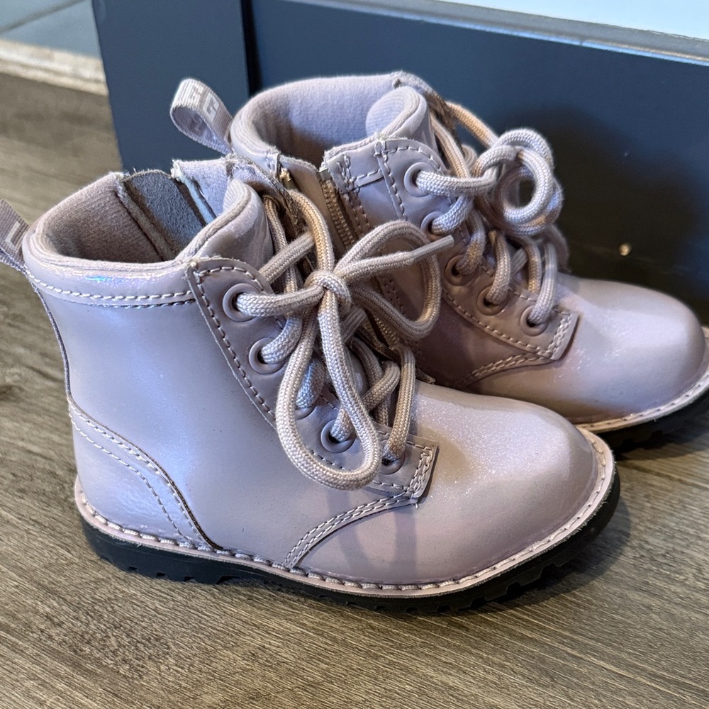 UGG Kids Light Purple Lace-Up Boots
